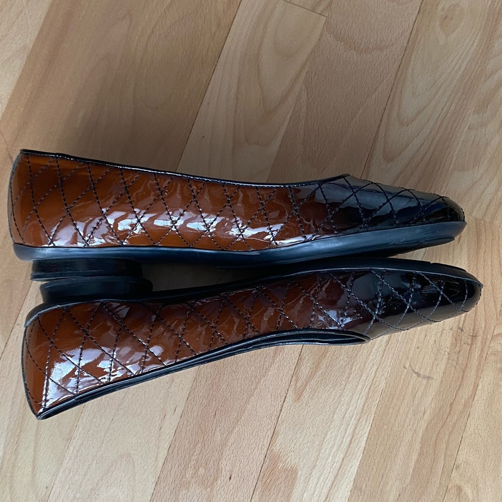 Vaneli Serene Flat Ombre brown to black
7 1/2 M